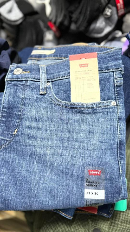 Wholesale Levi Jean Clothings Pallets - Image 4