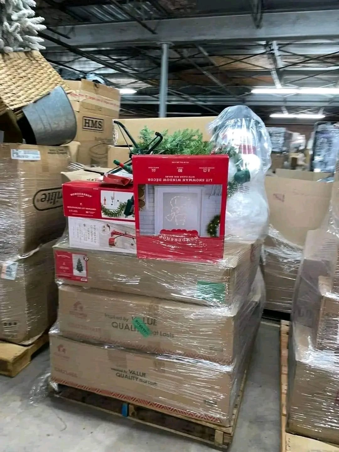 Wholesale Christmas Liquidation Pallet Sale - Image 9