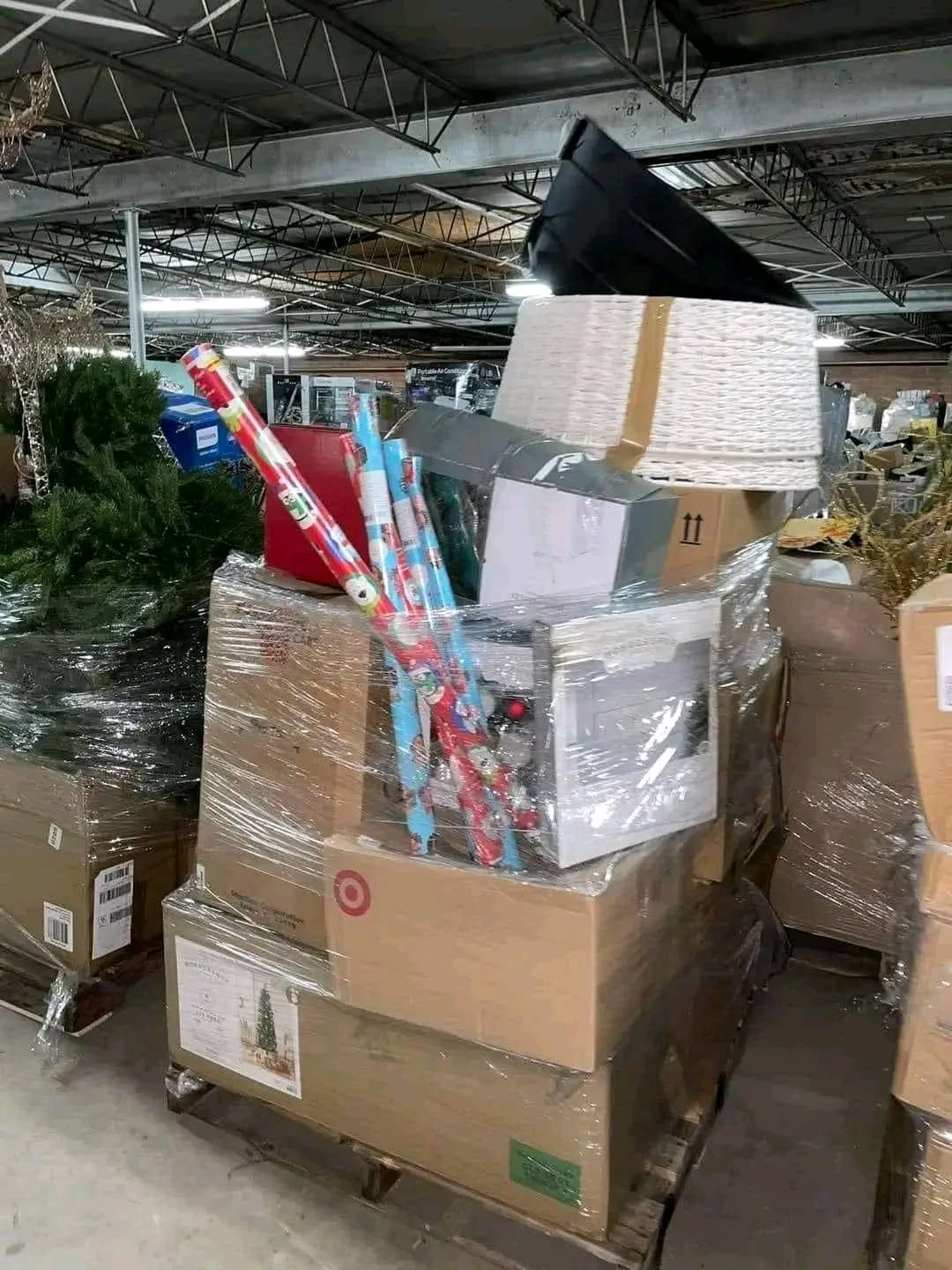 Wholesale Christmas Liquidation Pallet Sale - Image 10