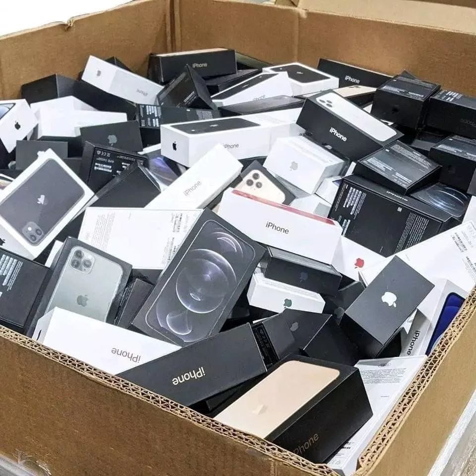 Wholesale Mix Iphone Liquiation Pallets - Image 2